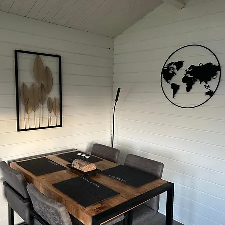 Milos Mit Flussblick Lathum