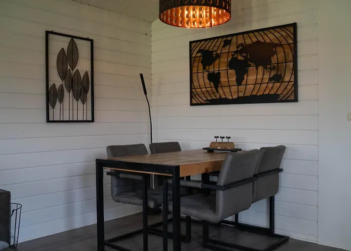 Milos Mit Flussblick Ferienhaus Lathum