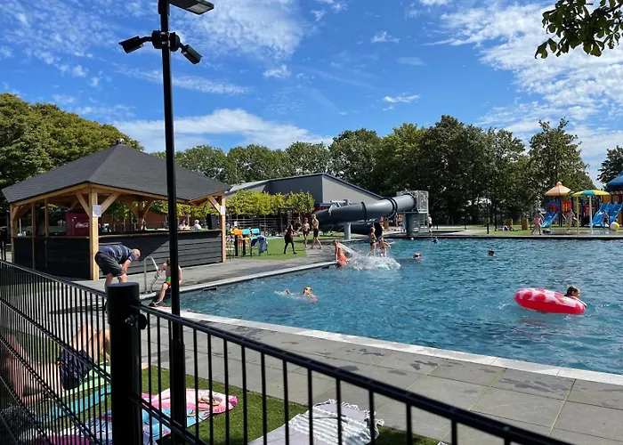 Milos Mit Flussblick Lathum