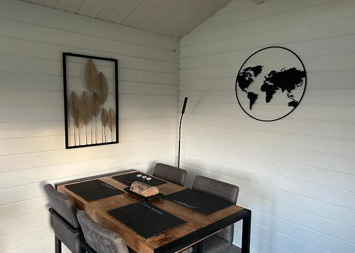 Milos Mit Flussblick Lathum