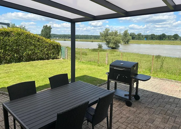 Milos Mit Flussblick Holiday home Lathum