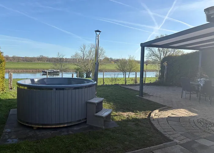 Milos Mit Flussblick * Lathum