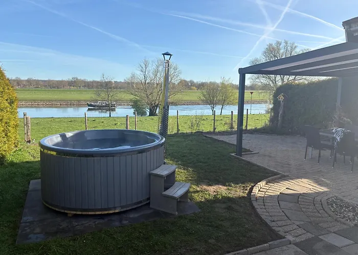 Milos Mit Flussblick Ferienhaus *