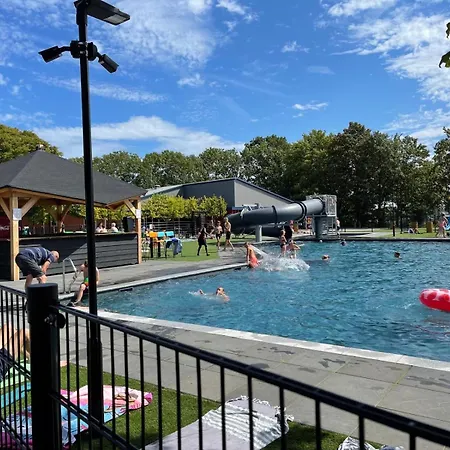 Milos Mit Flussblick Lathum