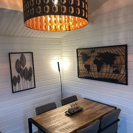 Milos Mit Flussblick Lathum