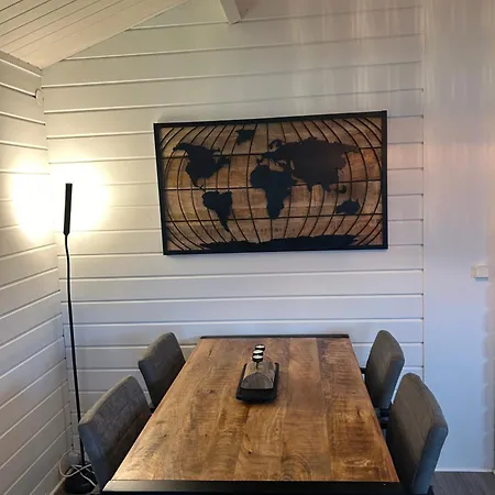 Milos Mit Flussblick Lathum