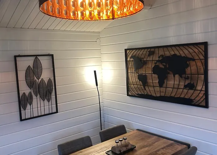 Milos Mit Flussblick Lathum