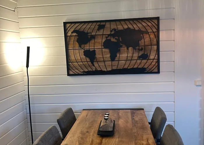 Milos Mit Flussblick Lathum